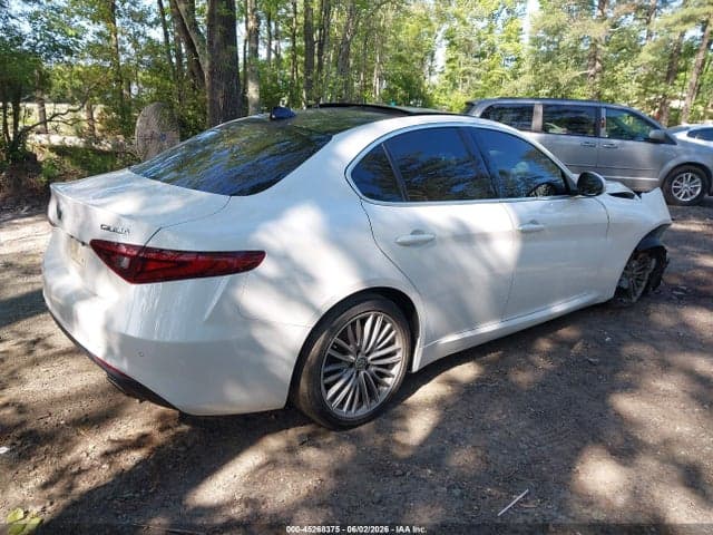 2017 ALFA ROMEO GIULIA TI AWD 4