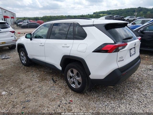 2023 TOYOTA RAV4 XLE 3
