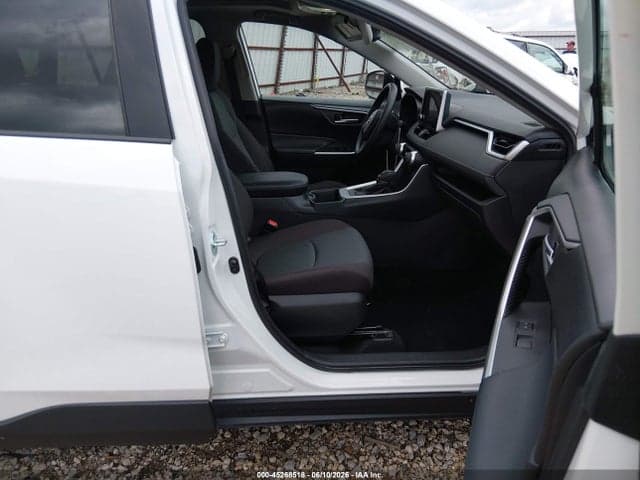 2023 TOYOTA RAV4 XLE 5