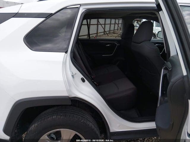 2023 TOYOTA RAV4 XLE 8