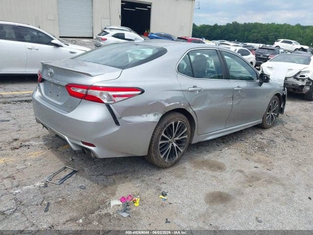 2020 TOYOTA CAMRY SE 4