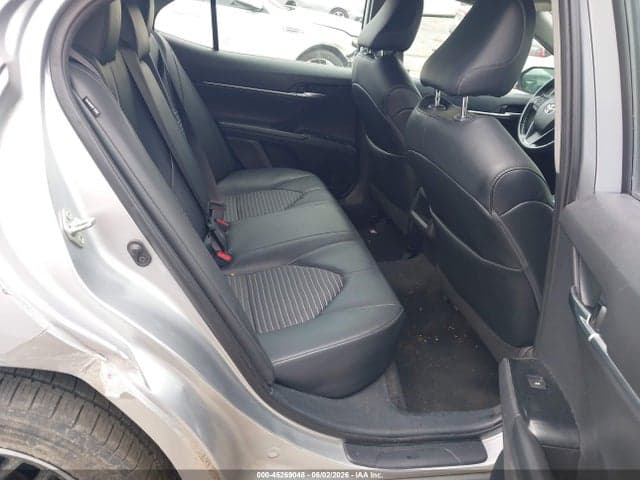 2020 TOYOTA CAMRY SE 8