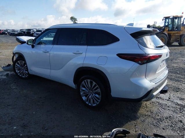 2025 TOYOTA HIGHLANDER HYBRID PLATINUM 3