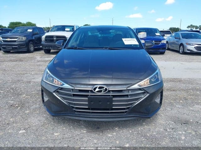 2020 HYUNDAI ELANTRA SE 12