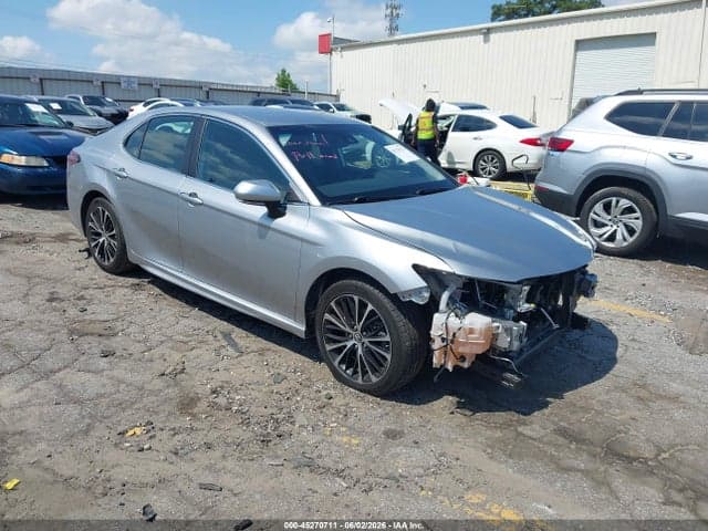 2019 TOYOTA CAMRY SE 1