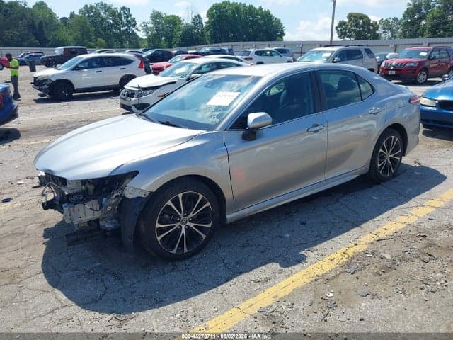 2019 TOYOTA CAMRY SE 2