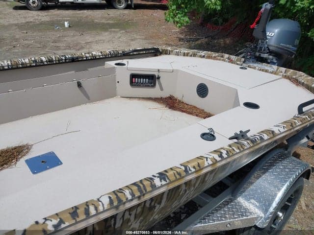 2025 COMMANDER 16' AVID 8