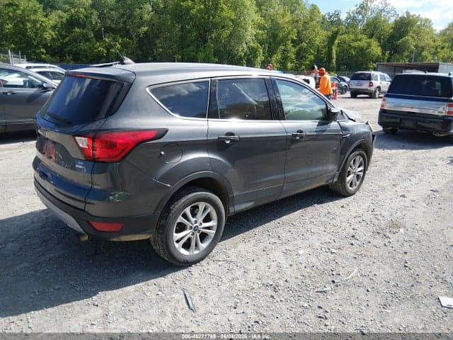 2019 FORD ESCAPE SE 4