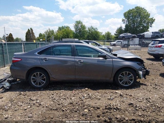 2017 TOYOTA CAMRY SE 14