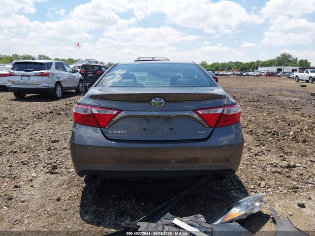 2017 TOYOTA CAMRY SE 17