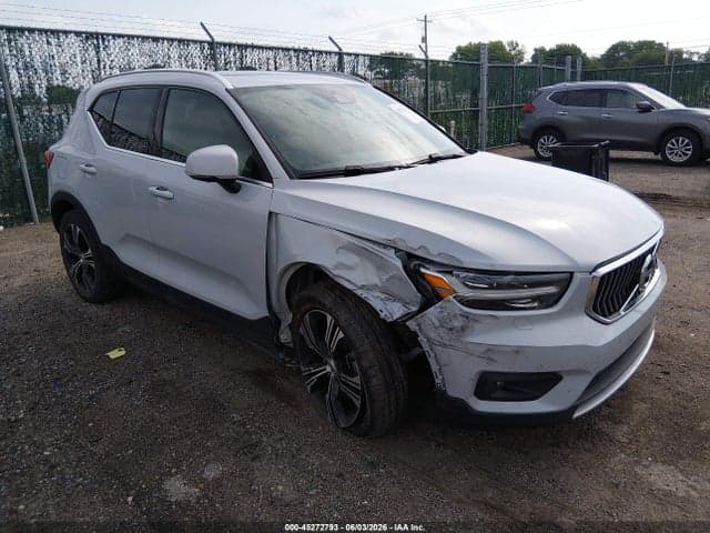 2021 VOLVO XC40 T5