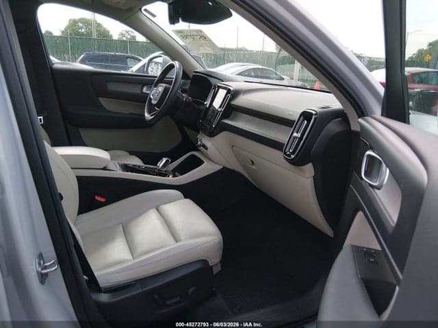 2021 VOLVO XC40 T5 5