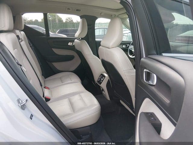 2021 VOLVO XC40 T5 8