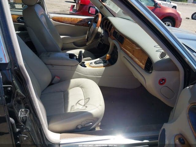 2001 JAGUAR XJ8 5