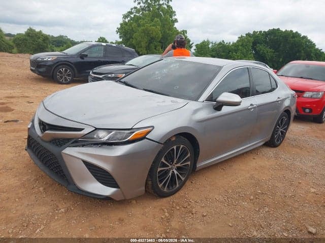 2020 TOYOTA CAMRY SE 2