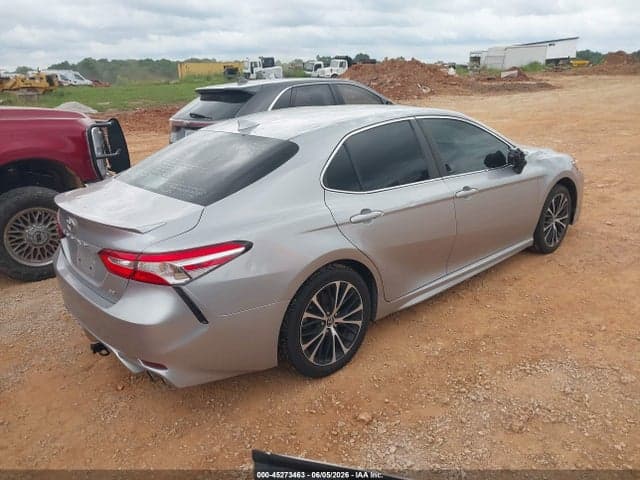 2020 TOYOTA CAMRY SE 4
