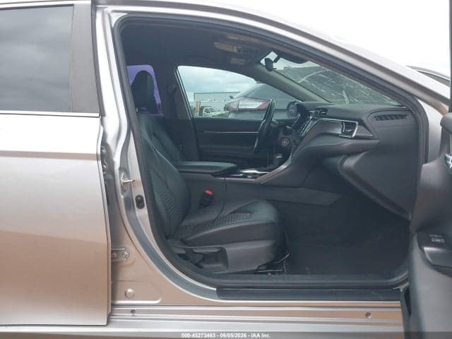 2020 TOYOTA CAMRY SE 5
