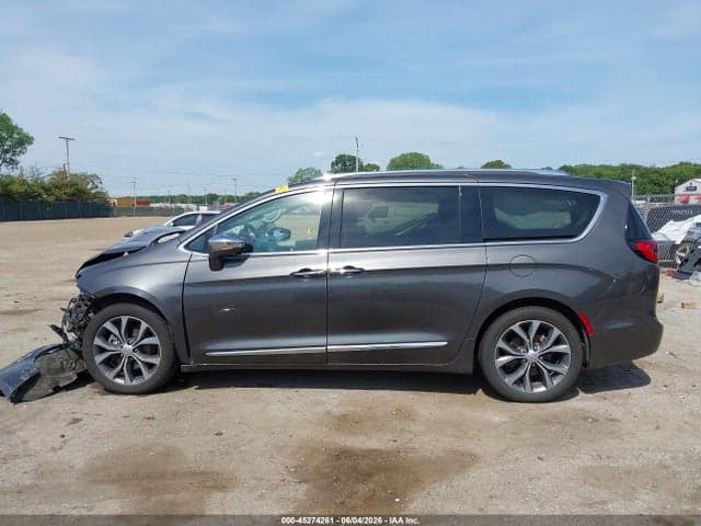 2017 CHRYSLER PACIFICA LIMITED 14