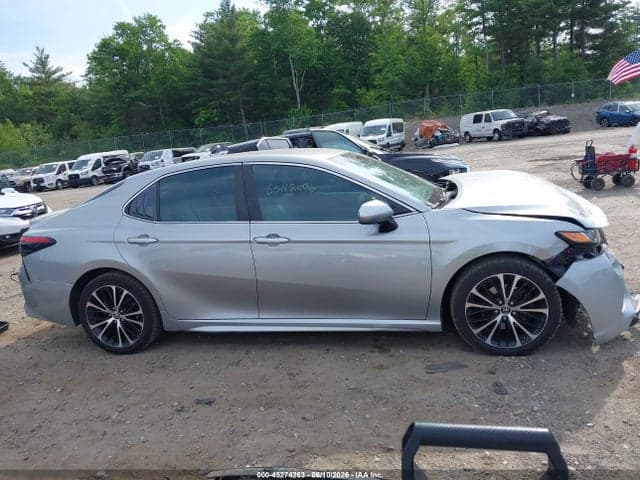 2018 TOYOTA CAMRY SE 14