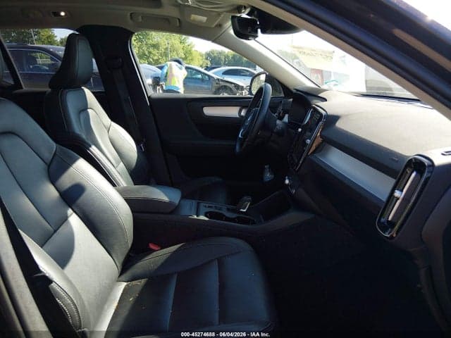 2020 VOLVO XC40 T5 5