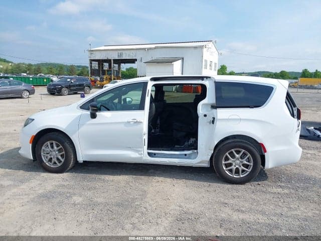 2026 CHRYSLER VOYAGER LX 15