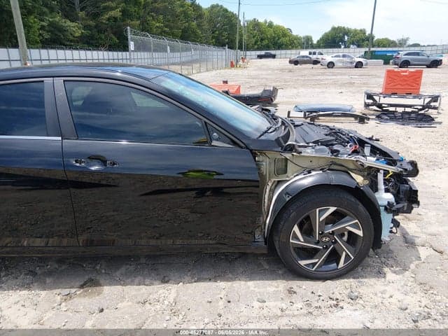 2024 HYUNDAI ELANTRA SEL 21