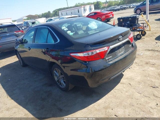 2017 TOYOTA CAMRY SE 3