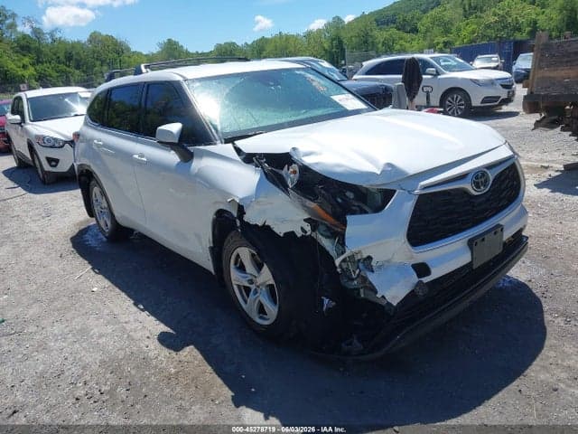 2022 TOYOTA HIGHLANDER LE 1