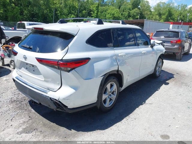 2022 TOYOTA HIGHLANDER LE 4