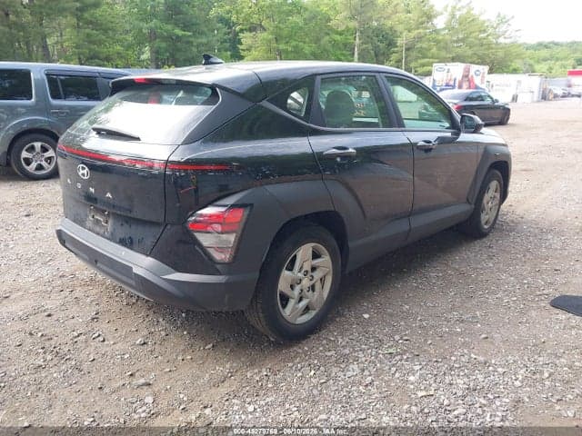 2024 HYUNDAI KONA SE 4