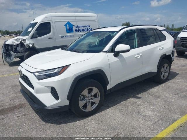 2025 TOYOTA RAV4 XLE 2