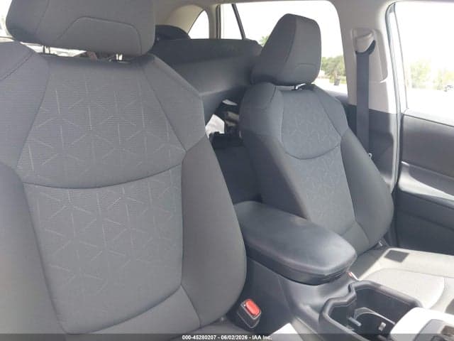 2025 TOYOTA RAV4 XLE 8