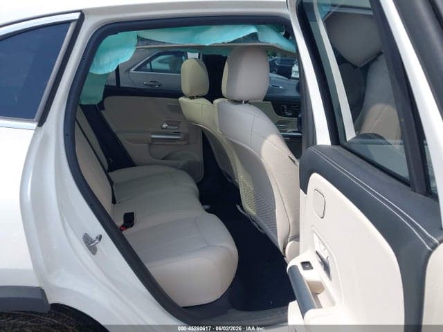 2025 MERCEDES-BENZ GLA 250 4MATIC 8