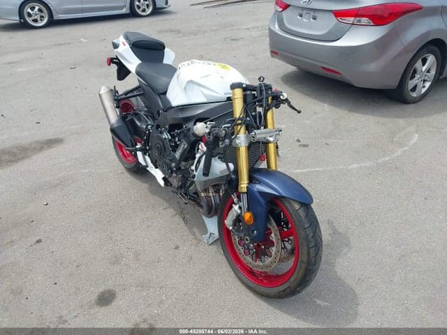 2025 SUZUKI GSX-R750 - 1