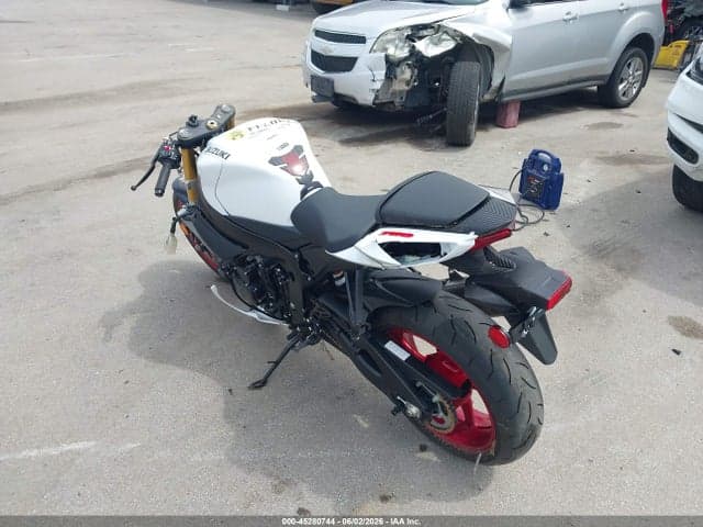 2025 SUZUKI GSX-R750 3
