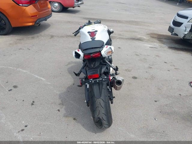 2025 SUZUKI GSX-R750 6