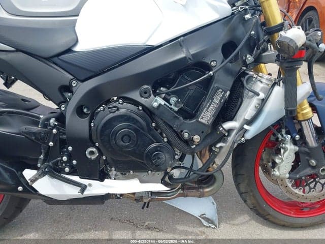 2025 SUZUKI GSX-R750 8