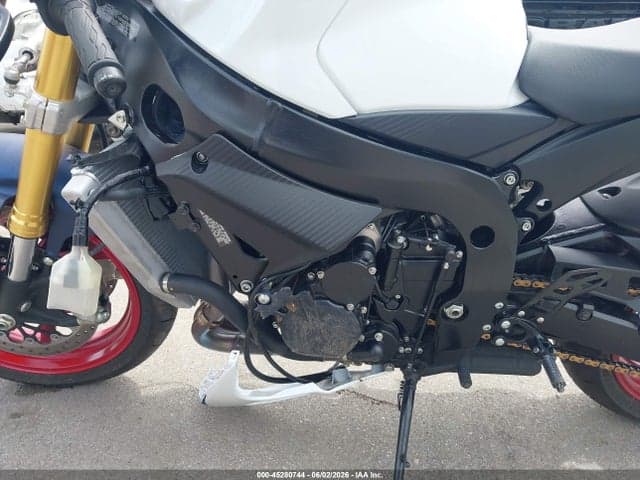 2025 SUZUKI GSX-R750 9