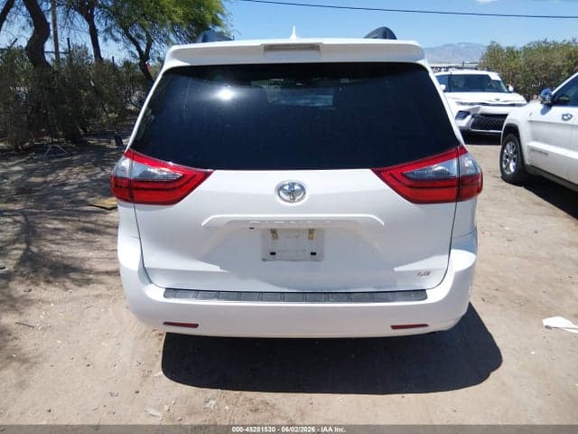2020 TOYOTA SIENNA LE 15