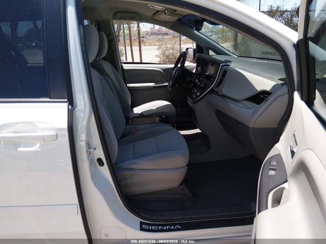 2020 TOYOTA SIENNA LE 5