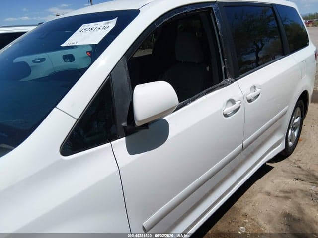 2020 TOYOTA SIENNA LE 6