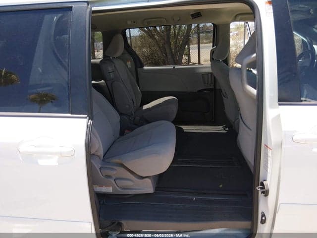 2020 TOYOTA SIENNA LE 8