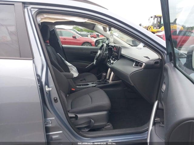 2023 TOYOTA COROLLA CROSS LE 5