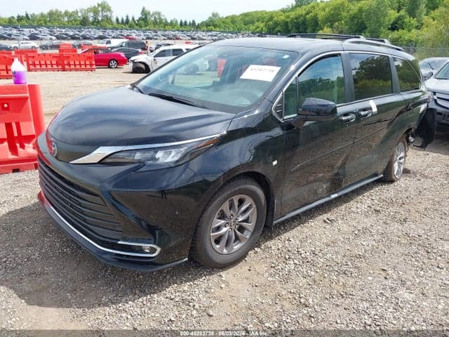 2024 TOYOTA SIENNA XLE 2