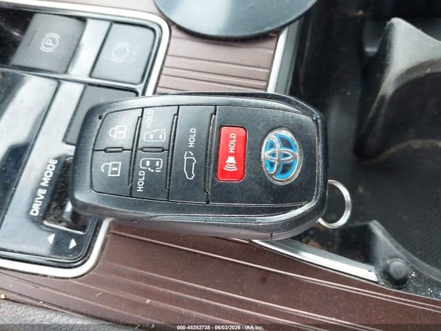 2024 TOYOTA SIENNA XLE 11