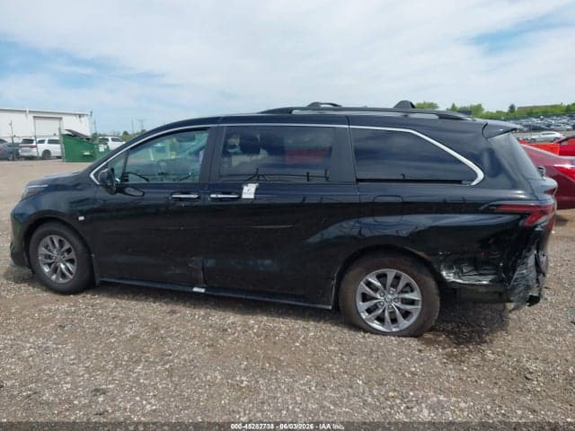 2024 TOYOTA SIENNA XLE 14