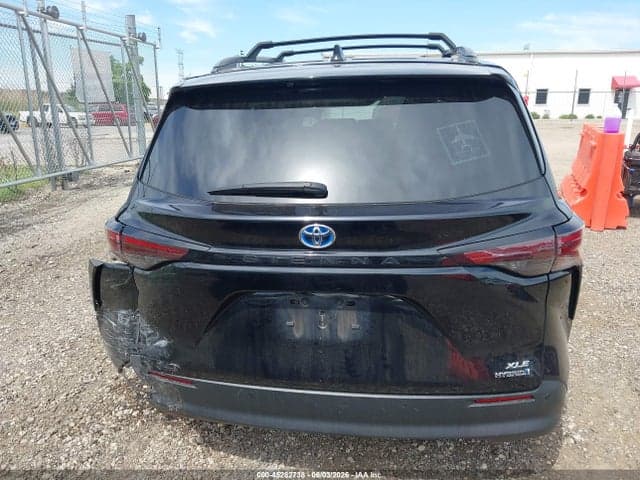 2024 TOYOTA SIENNA XLE 16