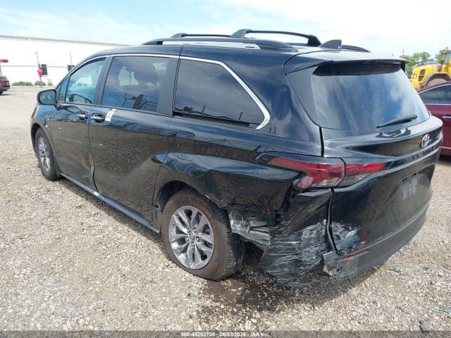 2024 TOYOTA SIENNA XLE 3