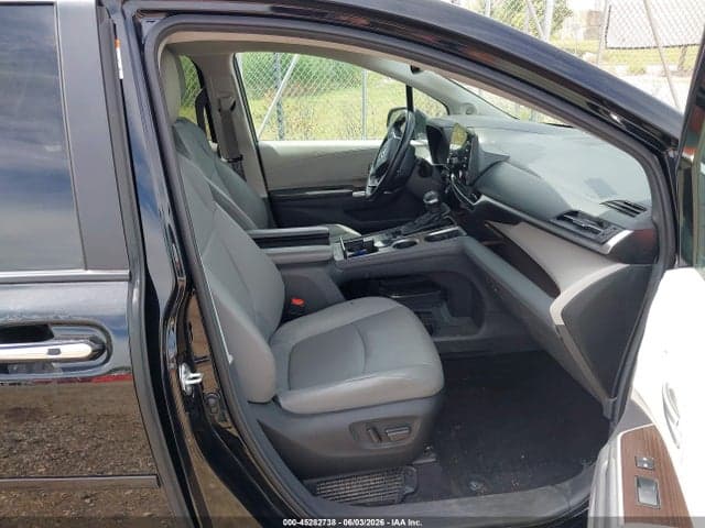 2024 TOYOTA SIENNA XLE 5