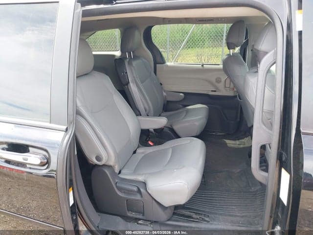 2024 TOYOTA SIENNA XLE 8